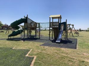 giant climbing frame4